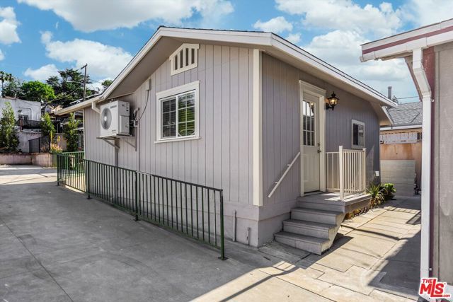 6190 Mesa Avenue, Los Angeles, CA 90042