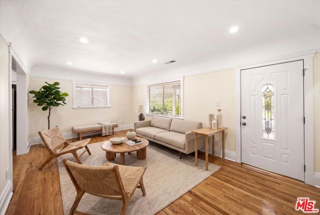 6190 Mesa Avenue, Los Angeles, CA 90042
