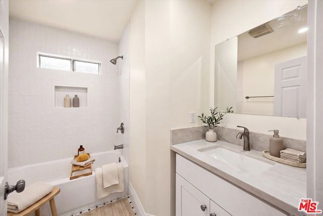 6190 Mesa Avenue, Los Angeles, CA 90042