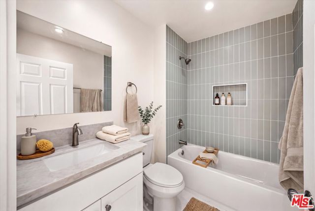 6190 Mesa Avenue, Los Angeles, CA 90042