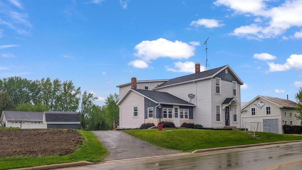 W1580 US HWY 151, Chilton, WI 53014