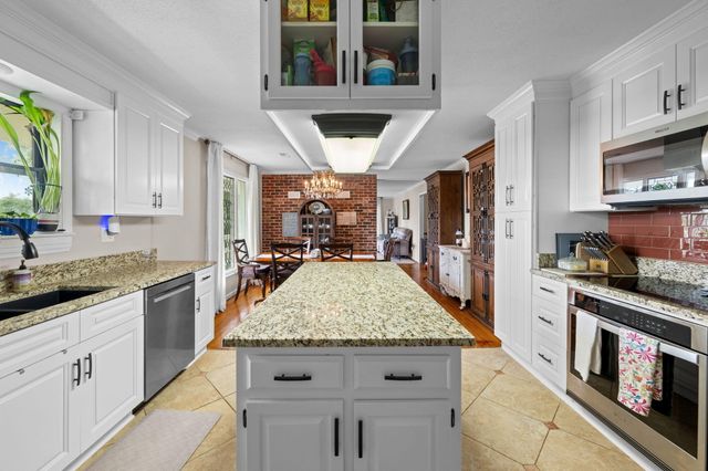 11642 Holly Circle, Soddy Daisy, TN 37379