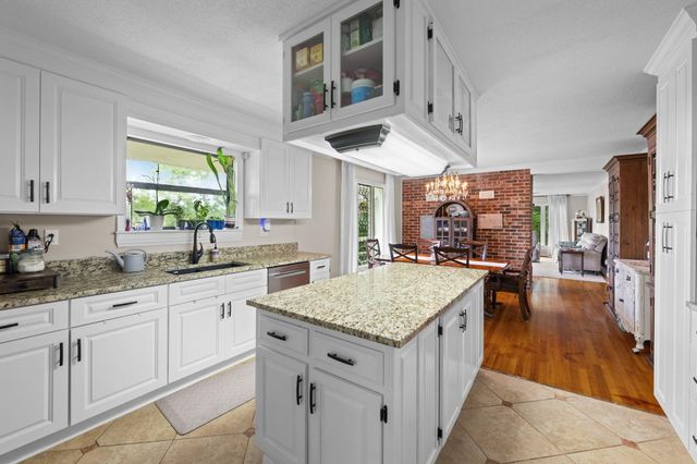 11642 Holly Circle, Soddy Daisy, TN 37379