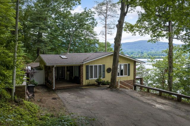 11642 Holly Circle, Soddy Daisy, TN 37379
