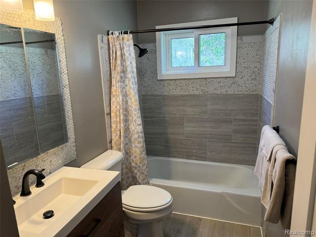 677 Amy Avenue, Traverse City, MI 49686