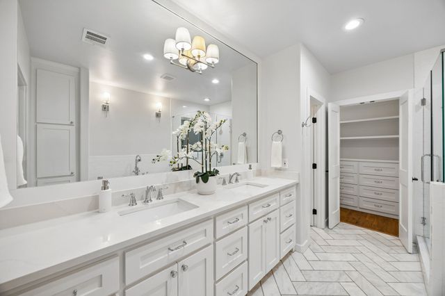 1050 N Windomere Avenue, Dallas, TX 75208
