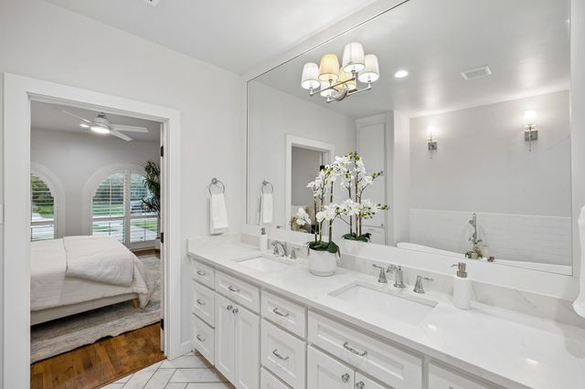 1050 N Windomere Avenue, Dallas, TX 75208