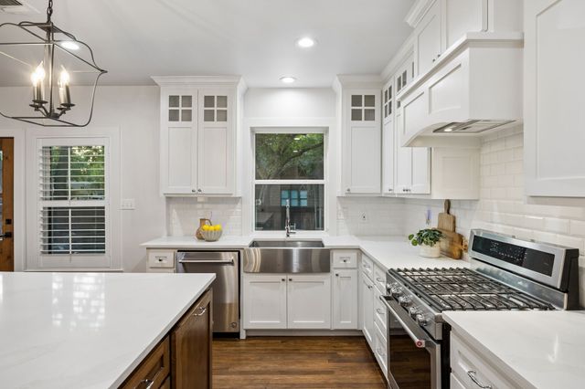 1050 N Windomere Avenue, Dallas, TX 75208