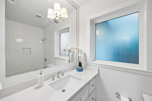 1050 N Windomere Avenue, Dallas, TX 75208