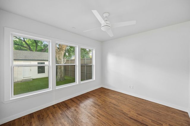 1050 N Windomere Avenue, Dallas, TX 75208