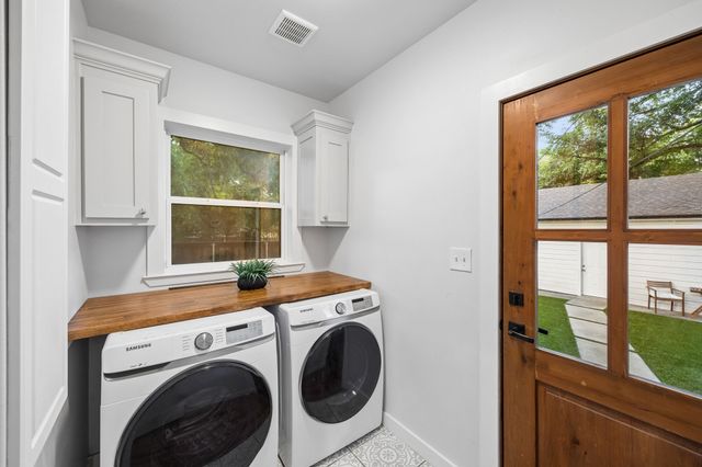 1050 N Windomere Avenue, Dallas, TX 75208