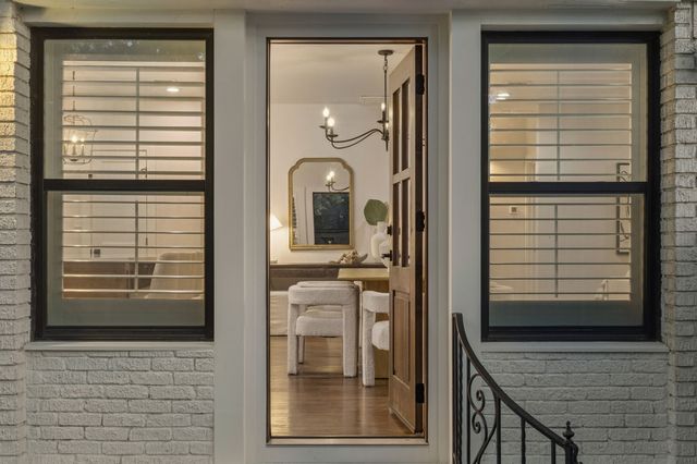 1050 N Windomere Avenue, Dallas, TX 75208