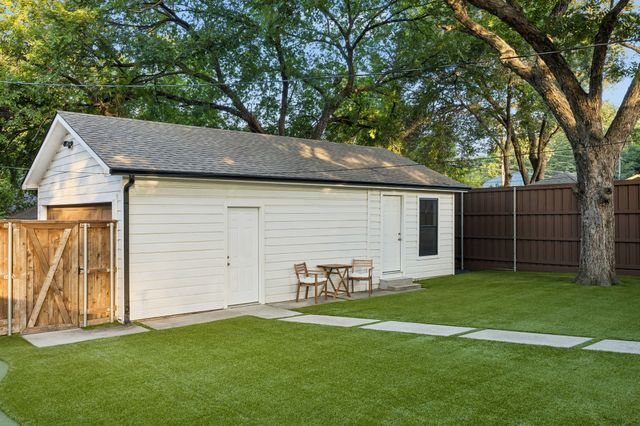1050 N Windomere Avenue, Dallas, TX 75208