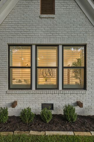 1050 N Windomere Avenue, Dallas, TX 75208