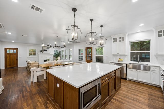 1050 N Windomere Avenue, Dallas, TX 75208