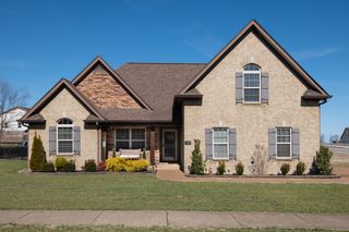 207 Hickory Pointe Dr, Lebanon, TN 37087