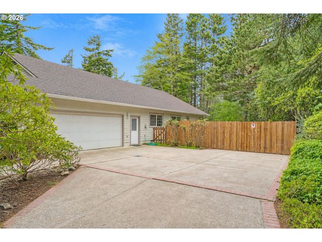 5096 WOOD LAKE Way, Florence, OR 97439