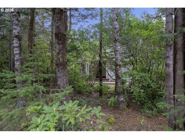 5096 WOOD LAKE Way, Florence, OR 97439