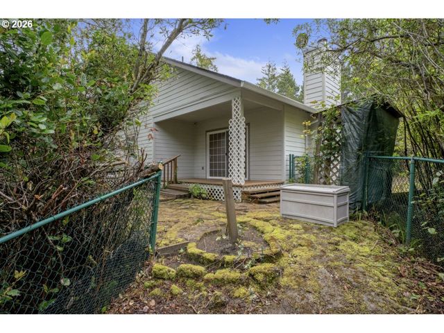 5096 WOOD LAKE Way, Florence, OR 97439