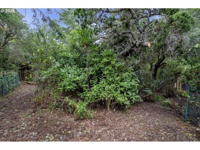 5096 WOOD LAKE Way, Florence, OR 97439