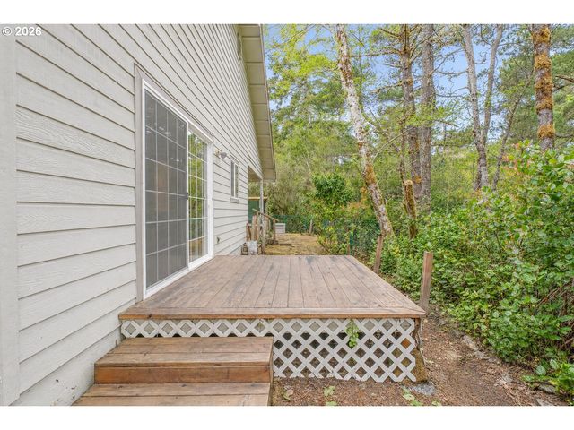 5096 WOOD LAKE Way, Florence, OR 97439