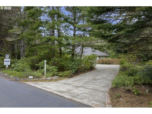 5096 WOOD LAKE Way, Florence, OR 97439