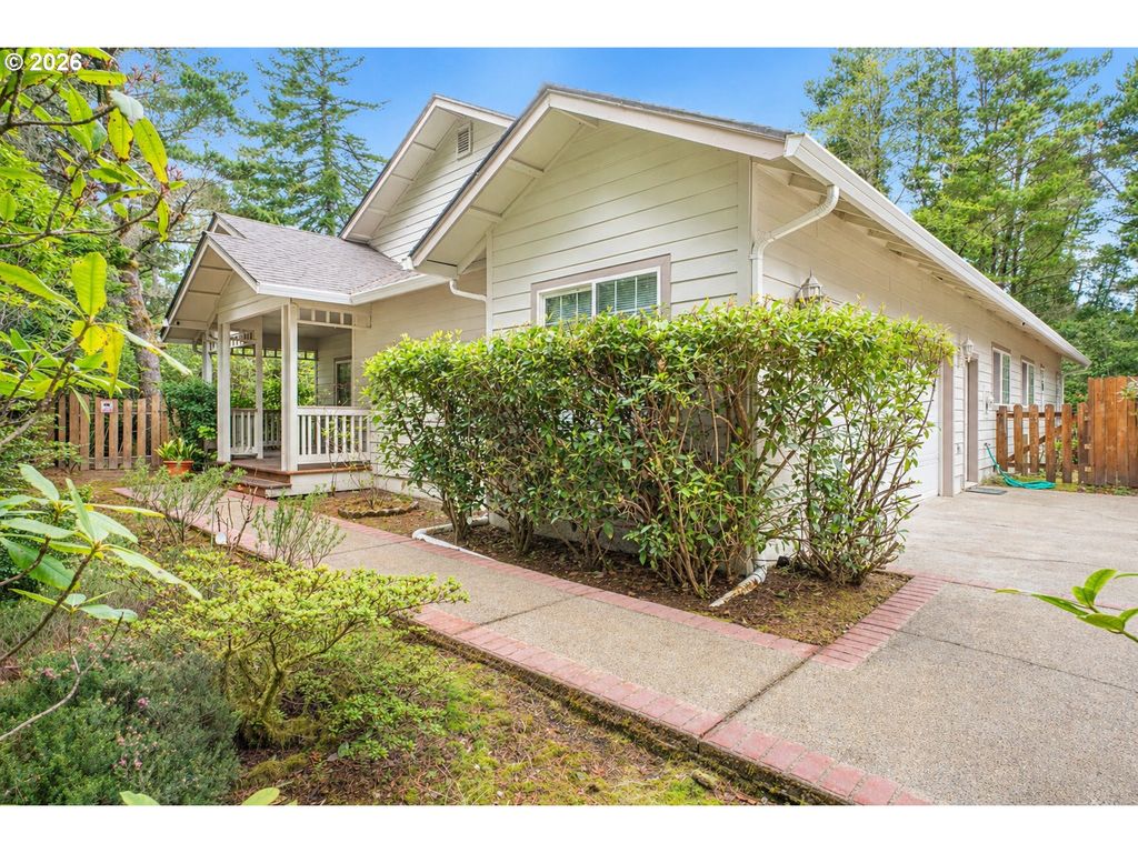 5096 WOOD LAKE Way, Florence, OR 97439