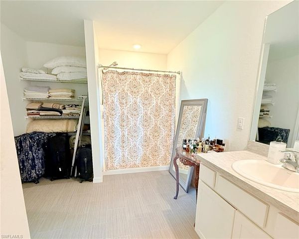 726 NW Douglas CIR, Cape Coral, FL 33993