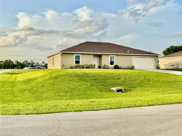 726 NW Douglas CIR, Cape Coral, FL 33993