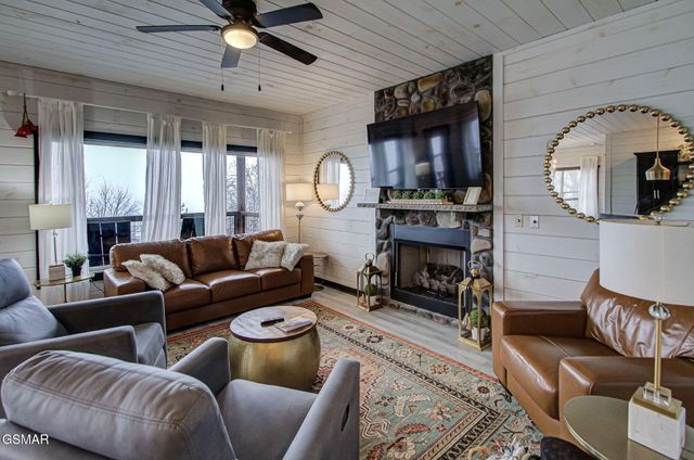 709 Deerfoot Drive, Gatlinburg, TN 37738