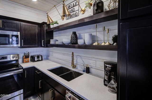 709 Deerfoot Drive, Gatlinburg, TN 37738