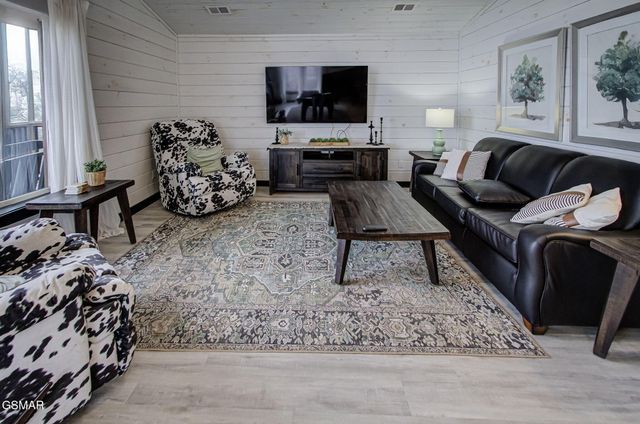 709 Deerfoot Drive, Gatlinburg, TN 37738