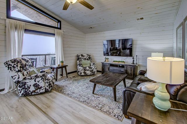 709 Deerfoot Drive, Gatlinburg, TN 37738