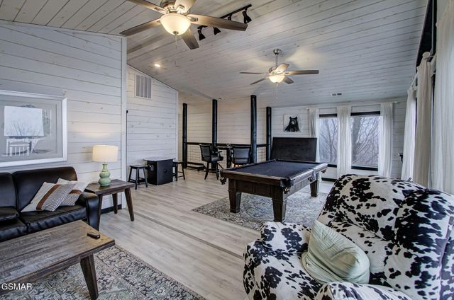 709 Deerfoot Drive, Gatlinburg, TN 37738