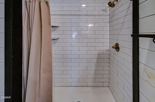 709 Deerfoot Drive, Gatlinburg, TN 37738