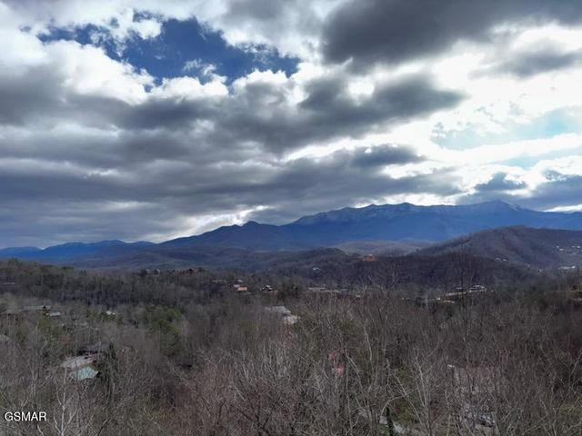 709 Deerfoot Drive, Gatlinburg, TN 37738