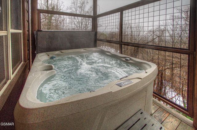 709 Deerfoot Drive, Gatlinburg, TN 37738