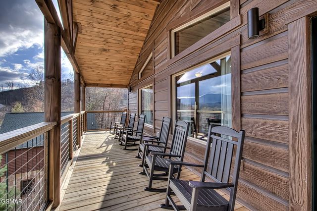 709 Deerfoot Drive, Gatlinburg, TN 37738