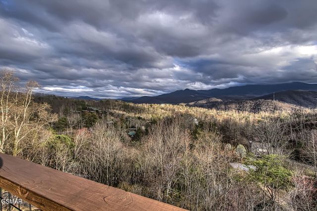 709 Deerfoot Drive, Gatlinburg, TN 37738