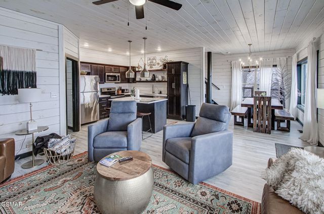 709 Deerfoot Drive, Gatlinburg, TN 37738