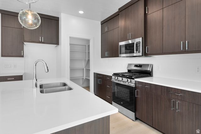 2485 W 2950 N, Farr West, UT 84404