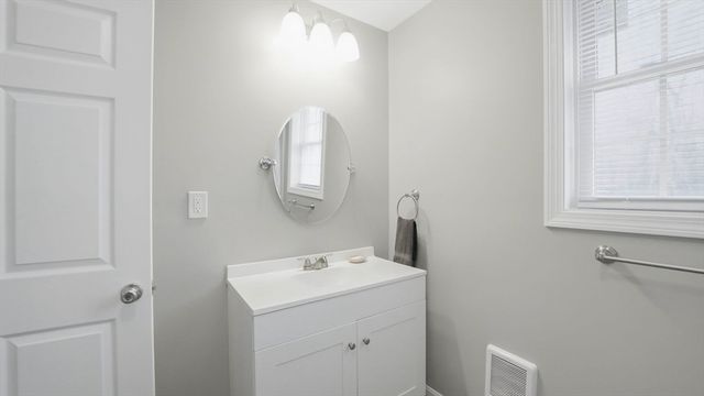 137 Bryn Mawr Ave, Auburn, MA 01501