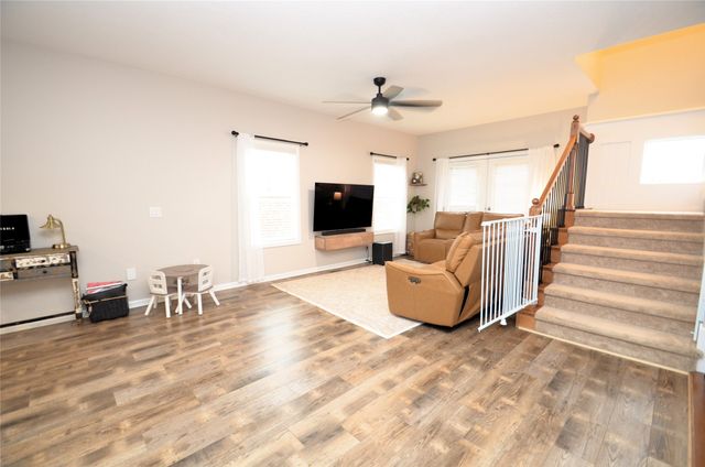 9160 Greenspire Drive 102, West Des Moines, IA 50266