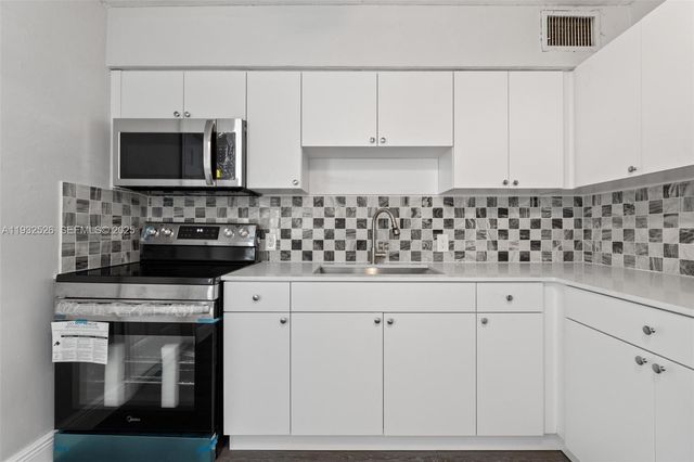 11441 SW 2nd St 11443, Sweetwater, FL 33174