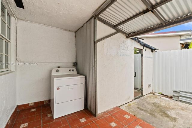 11441 SW 2nd St 11443, Sweetwater, FL 33174