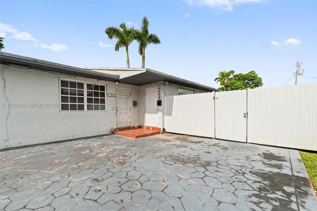 11441 SW 2nd St 11443, Sweetwater, FL 33174