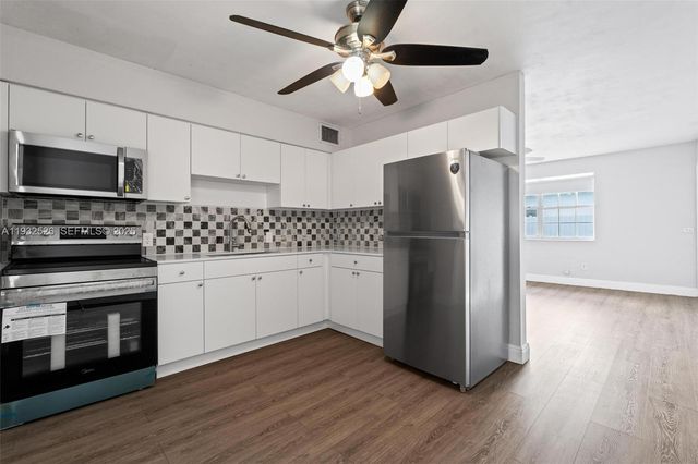 11441 SW 2nd St 11443, Sweetwater, FL 33174