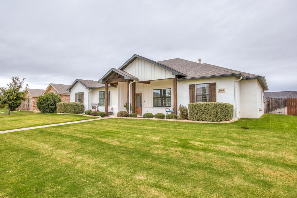 Image 3 of property listing at 5013 Red Oak Lane, San Angelo, TX 76904