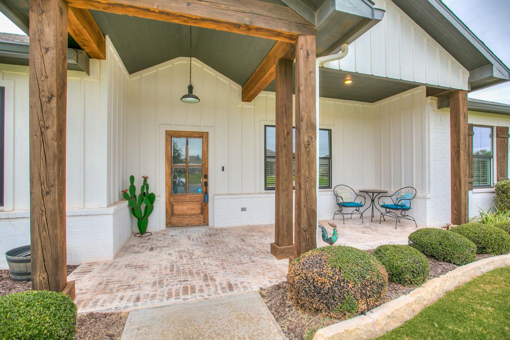 Image 4 of property listing at 5013 Red Oak Lane, San Angelo, TX 76904