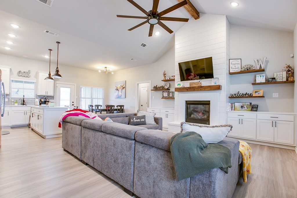 Image 5 of property listing at 5013 Red Oak Lane, San Angelo, TX 76904